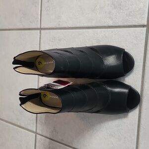 NWT Adrienne Vittadini open toes booties